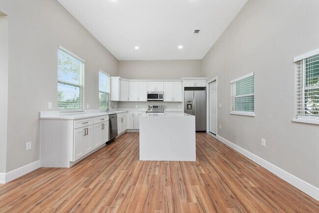 Foto del edificio - 4955 Old Lucerne Park Rd