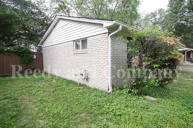 Building Photo - 1455 Town and Country Dr