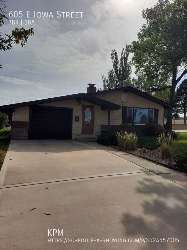 Building Photo - * PENDING APPLICATION * 3 BED | 1 BATH | S...