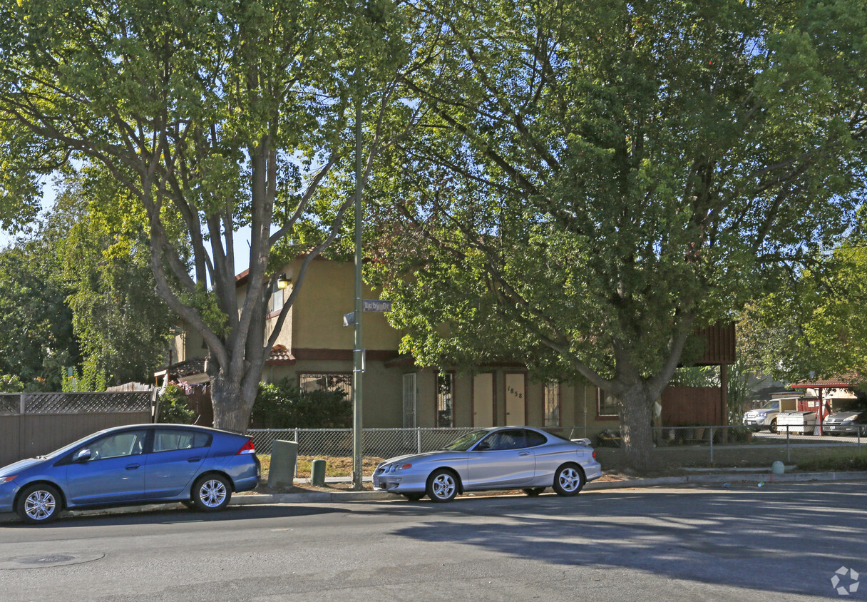 Building Photo - 1858 Luby Dr