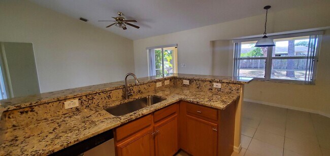 Building Photo - Experience the perfect blend of comfort an...