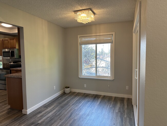 Building Photo - 1035 Delna Manor Ln