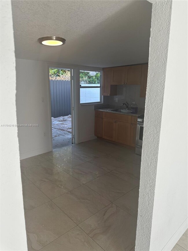 Foto del edificio - 2250 NW 103rd St
