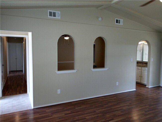 Foto del edificio - 2405 Creekdale Dr