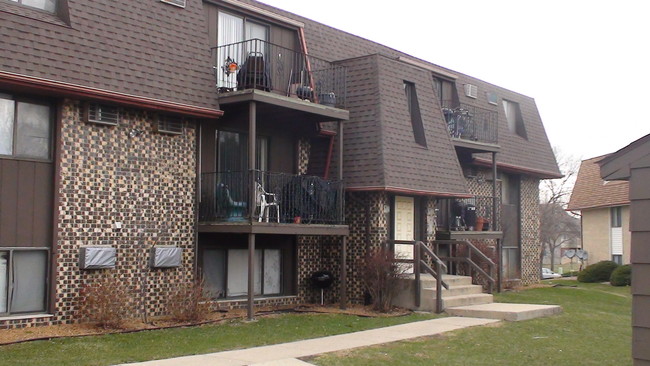 Building Photo - Pioneer Road Apartments