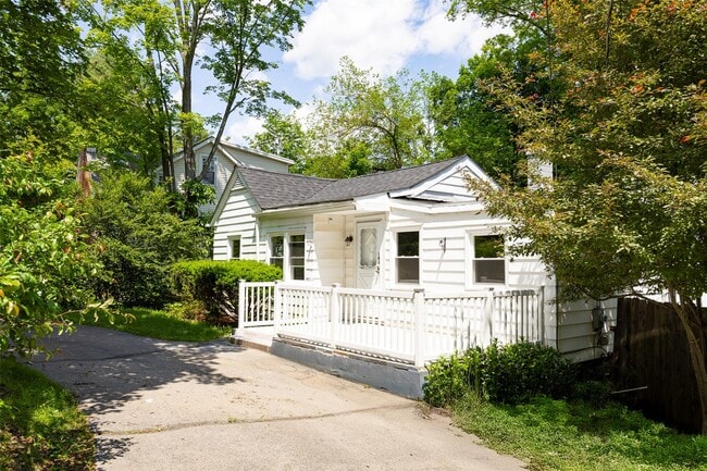Building Photo - 143 Vassar Rd