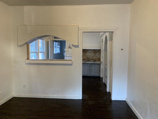 Building Photo - 306 S Phoenix Ave
