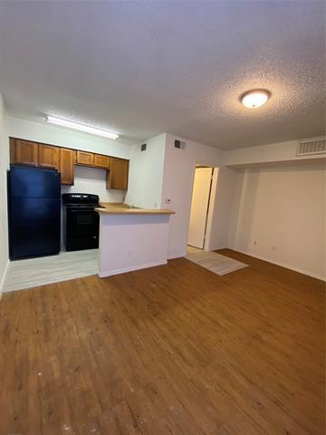 Foto del edificio - 9833 Walnut St