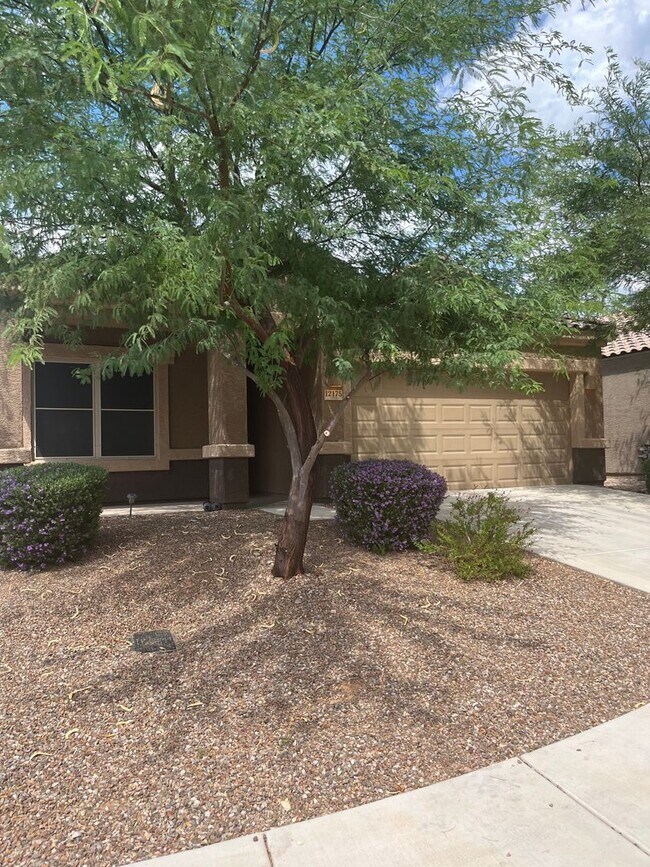 Building Photo - 3 Bedroom 2 Bath