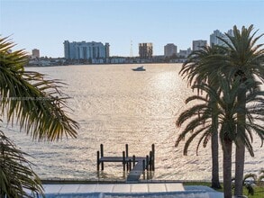 Building Photo - 1101 S Shore Dr