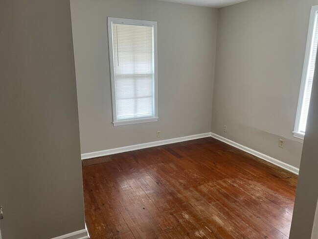Foto del edificio - Rent reduced & Move-in Special! 1/2 off fi...