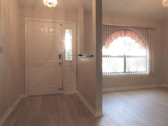 Foto del edificio - Coming Soon! Beautiful and Spacious 3 bedroom 2 bath Home With a Split Floor Plan.