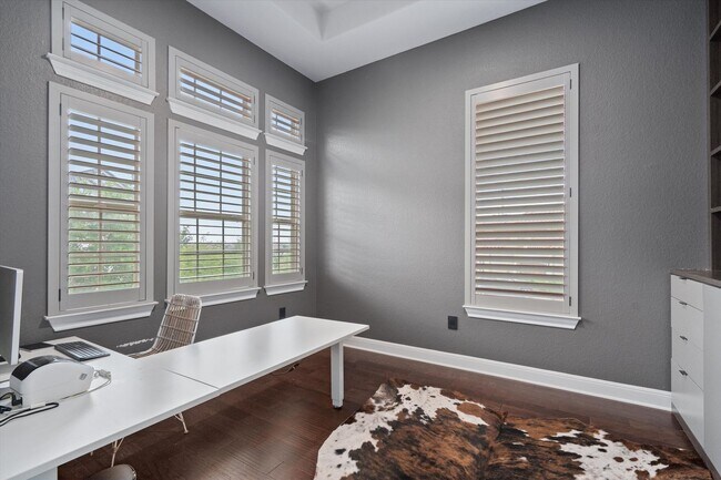 Building Photo - Stunning 4-Bedroom Home in Northwest Austin Gated Community