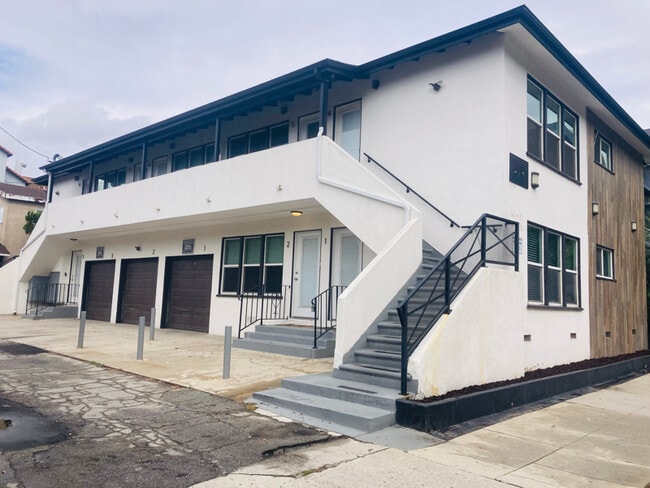 Building Photo - 429 W 3rd St