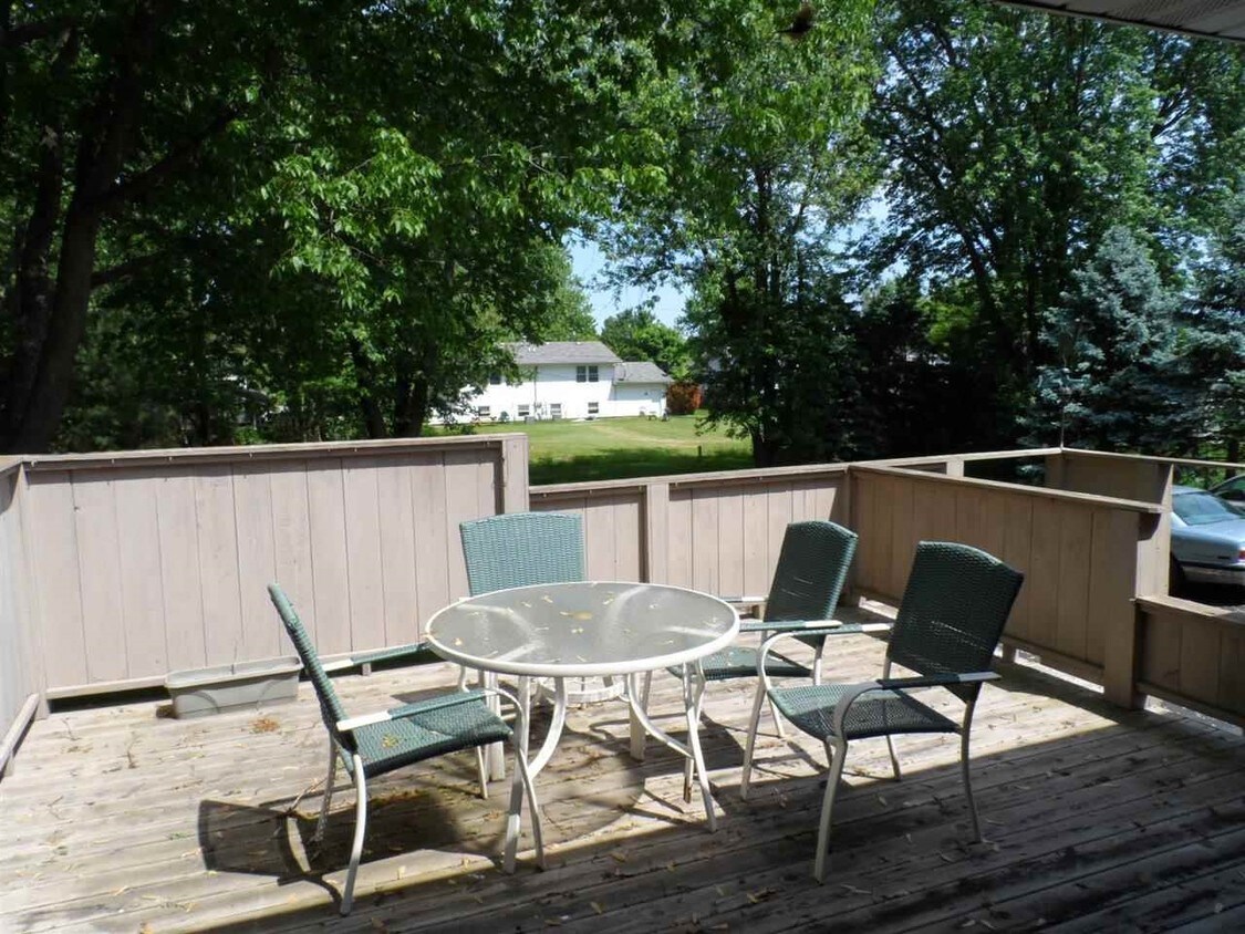 Primary Photo - 408 E McDamyn Cir