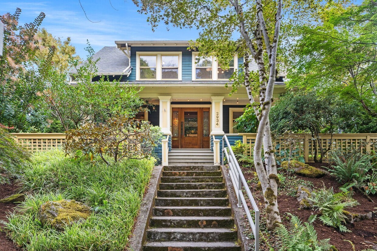 Primary Photo - Classic Portland Craftsman in Irvington! S...