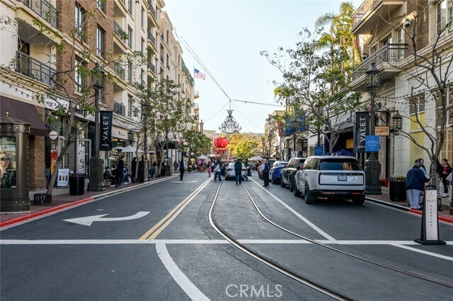 Foto del edificio - 268 Caruso Ave
