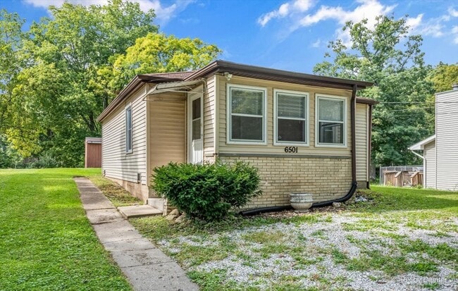 Building Photo - 6425 Maple Ave