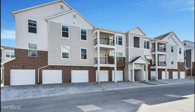 Building Photo - 3 br, 2 bath Condo - 532 North 360 West H532