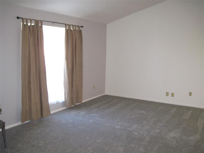 Building Photo - 16418 Barcelona Dr