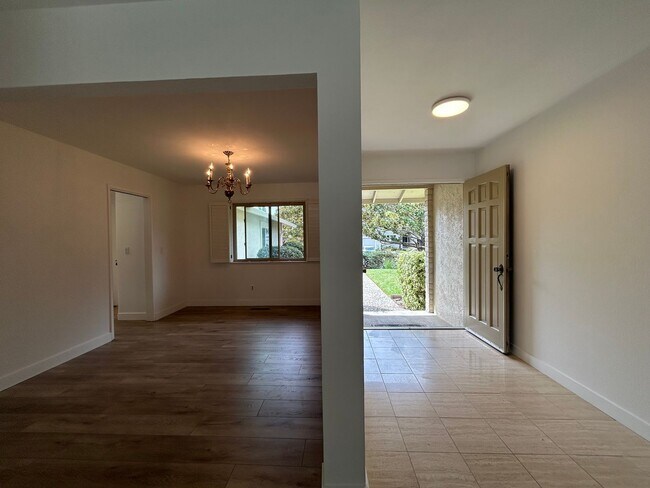 Foto del edificio - Spacious 4-Bedroom 2.5 Bath Single-Story H...
