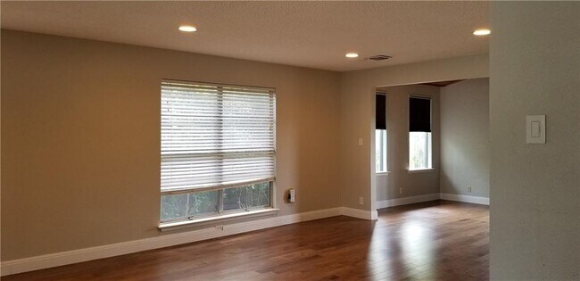 Building Photo - 8532 Woodstone Dr