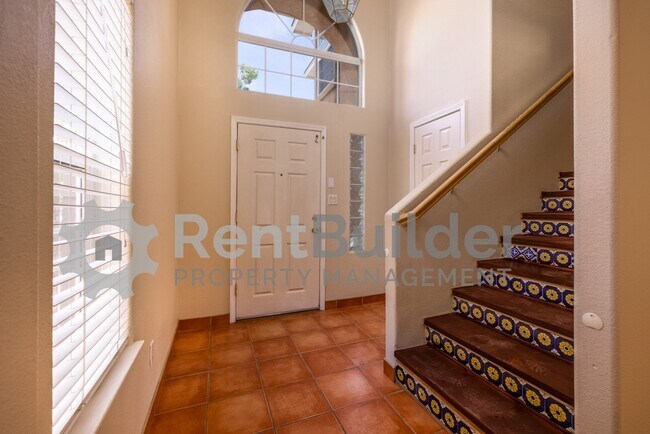 Foto del edificio - LEASE PENDING - PLEASE APPLY AT YOUR OWN D...