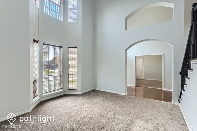 Building Photo - 5 br, 3.5 bath House - 4809 San Remo Drive...