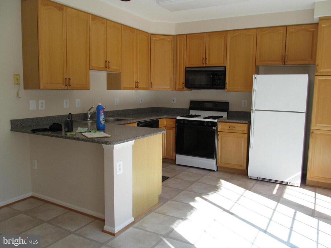 7436 Heatherfield Ln, Alexandria, VA 22315 Townhome Rentals in