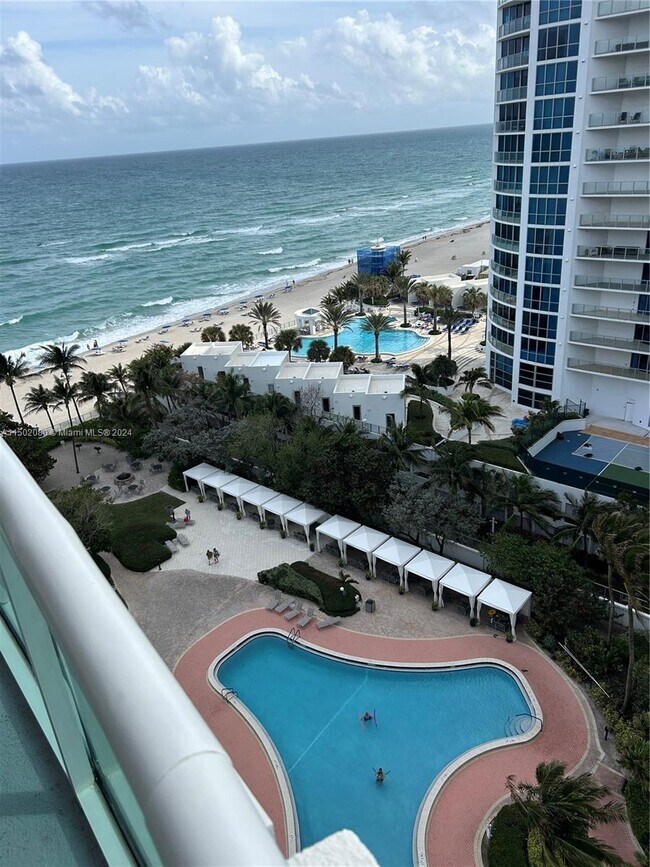 Building Photo - 3001 S Ocean Dr