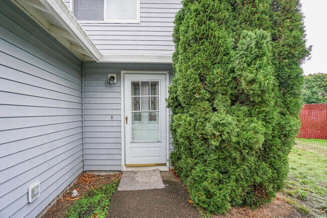 Building Photo - THREE BEDROOM TOWN HOME IN EAST COUNTY