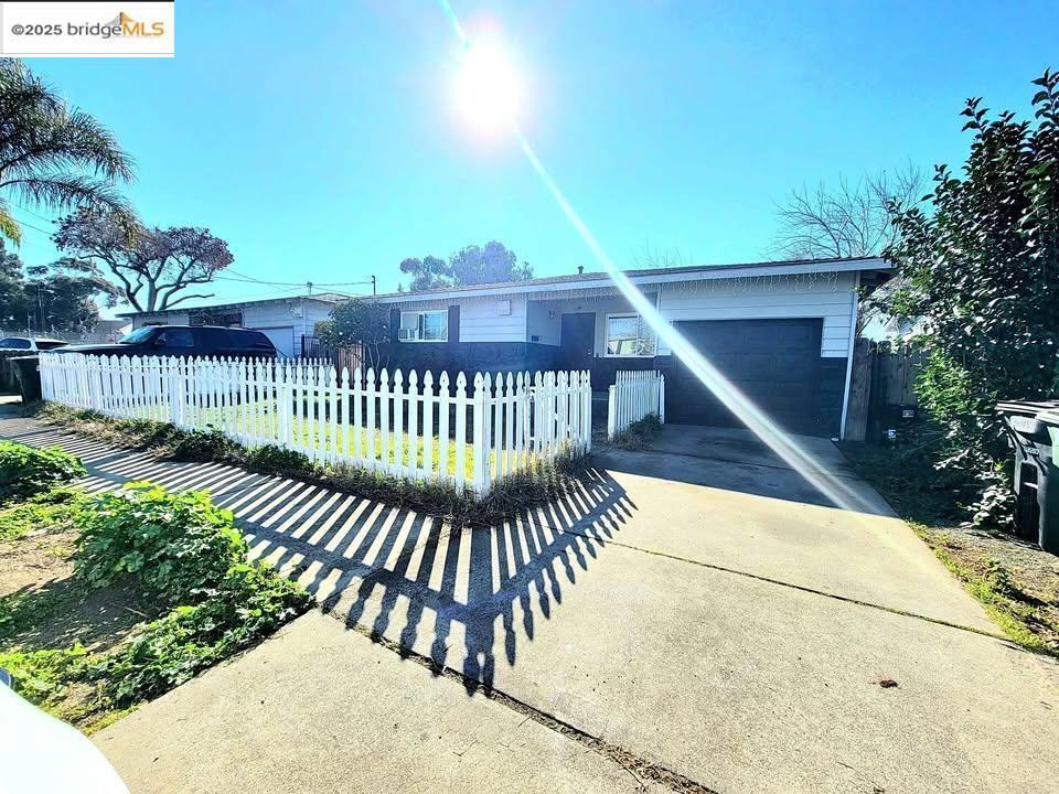 Foto principal - 305 W 13th St