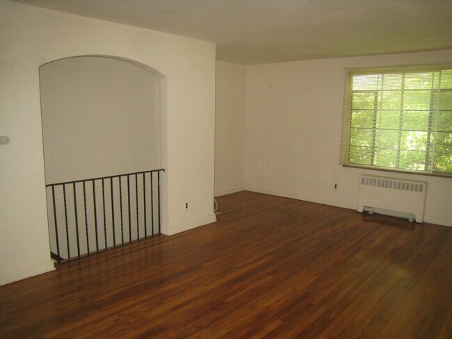 Foto del edificio - 530 Castleton Ave