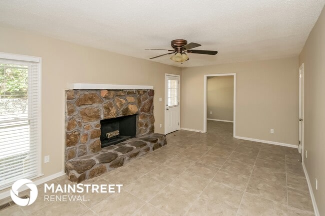 Building Photo - 720 Country View Terrace