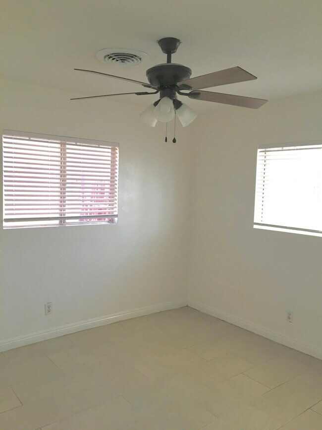 Building Photo - 1118 Palm St