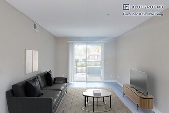 Building Photo - 1257 Lakeside Dr