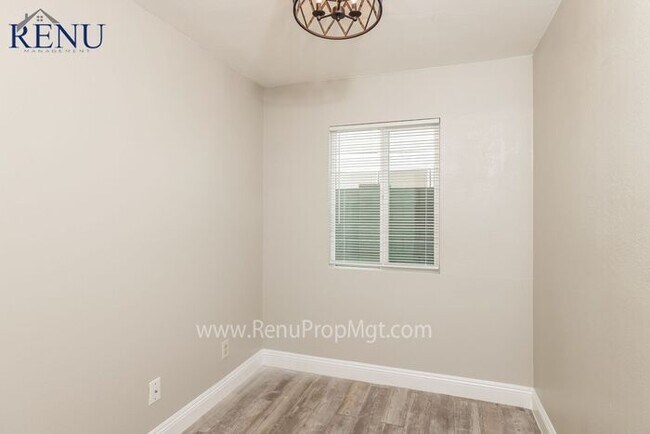 Foto del edificio - 4 Bed, 2 bath in Phoenix with Large Backyard!