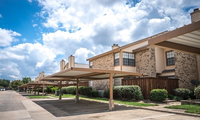 Huntington Cove Townhomes Apartments Farmers Branch, TX