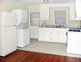 Cocina que muestra la entrada lateral. - 9 Bolin Hts