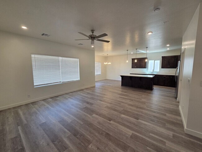 Foto del edificio - Brand New - 4 Br 2.5 Ba 2 Car Garage - Shaded Patio+++