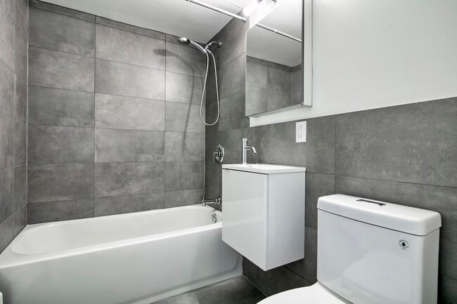 Building Photo - 3460 Rue Durocher