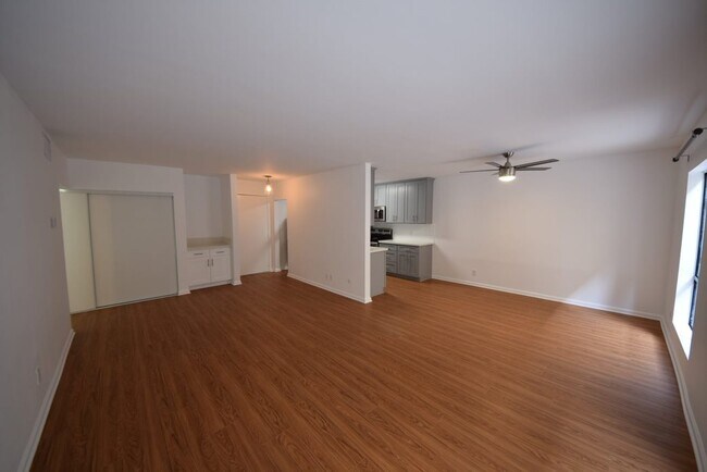 Foto del edificio - 1735 N Fuller Ave