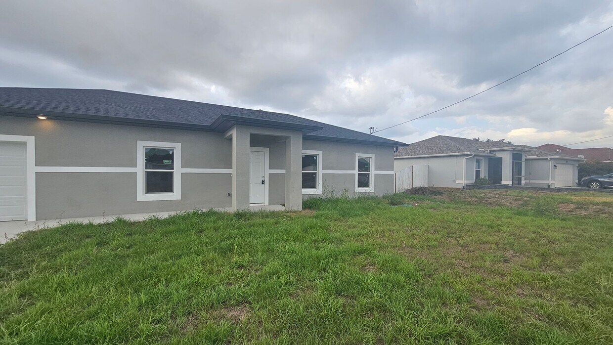 Foto del edificio - Brand New Three bed, Two bath, one car gar...
