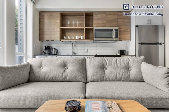 Foto del edificio - 2222 15th Ave W