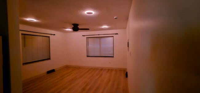 Building Photo - 2774 S Park Rd
