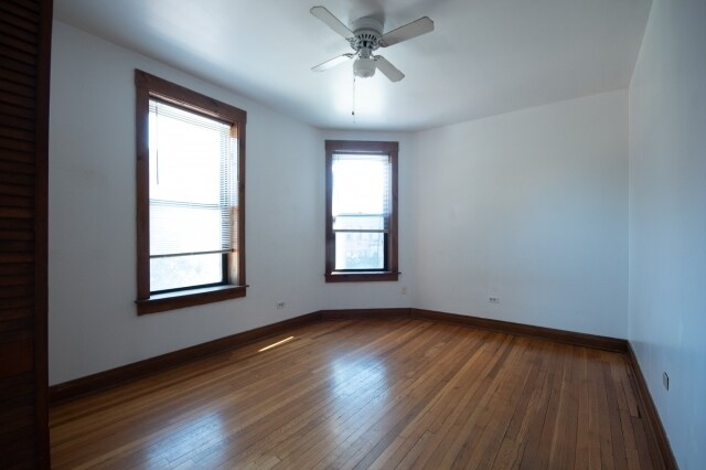 Building Photo - 3834 N Wilton Ave