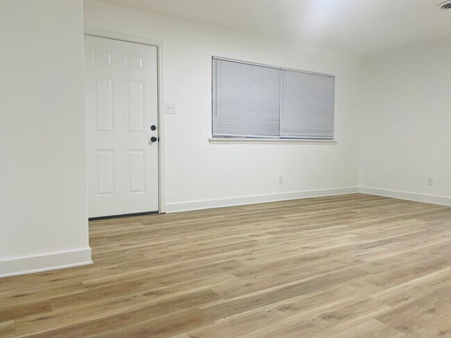 Foto del edificio - 3605 Pine Cone Dr