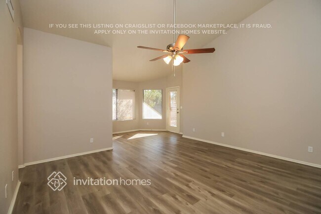 Foto del edificio - 213 N Honeysuckle Ln