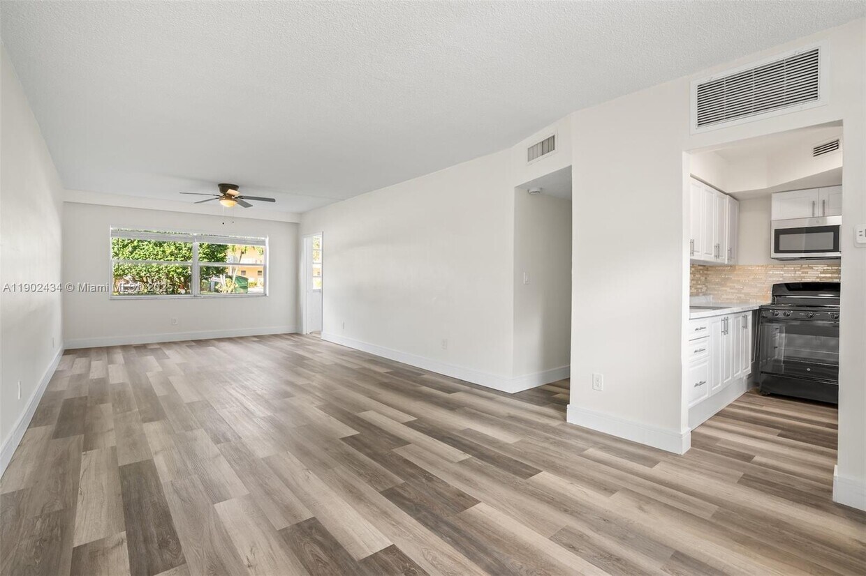 Foto principal - 2820 NE 201st Terrace