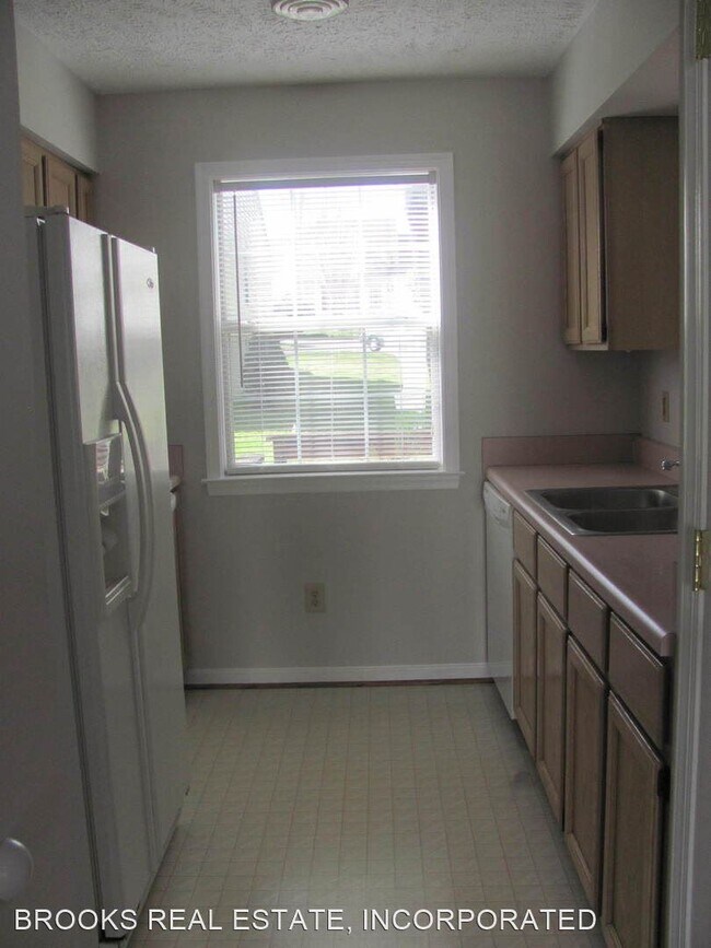 Building Photo - 3 br, 1.5 bath House - 931 Pheasant Run
